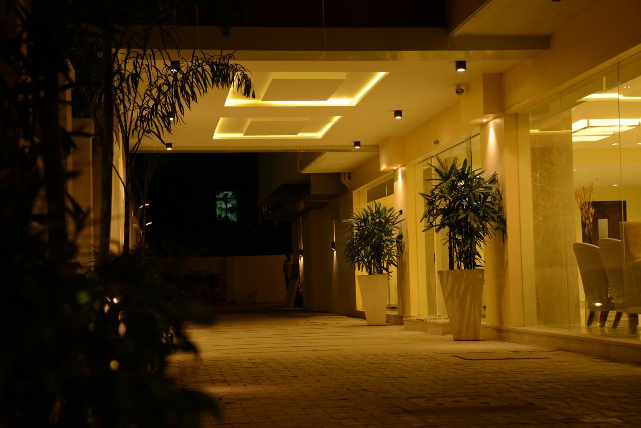Blu Iris Hotel Csennai Kültér fotó