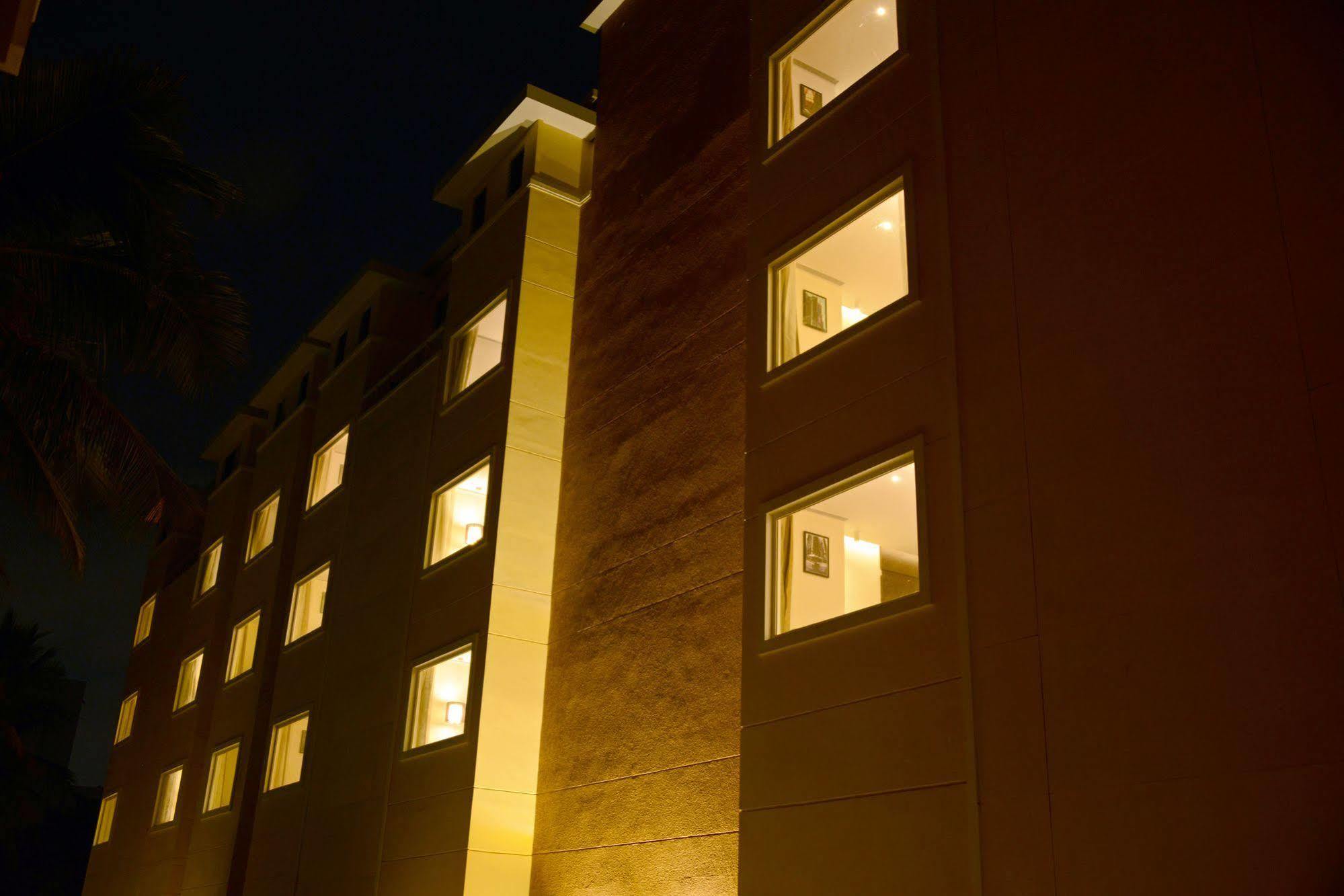 Blu Iris Hotel Csennai Kültér fotó