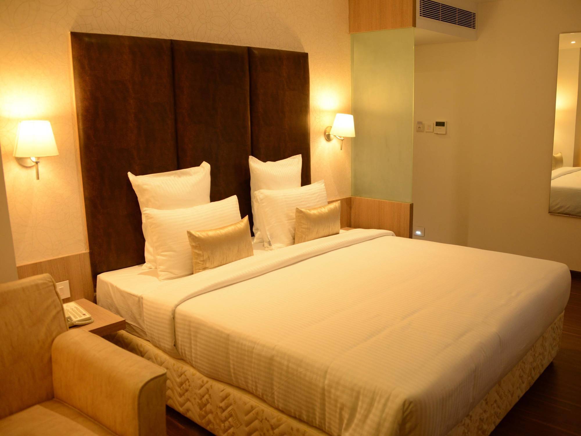 Blu Iris Hotel Csennai Kültér fotó