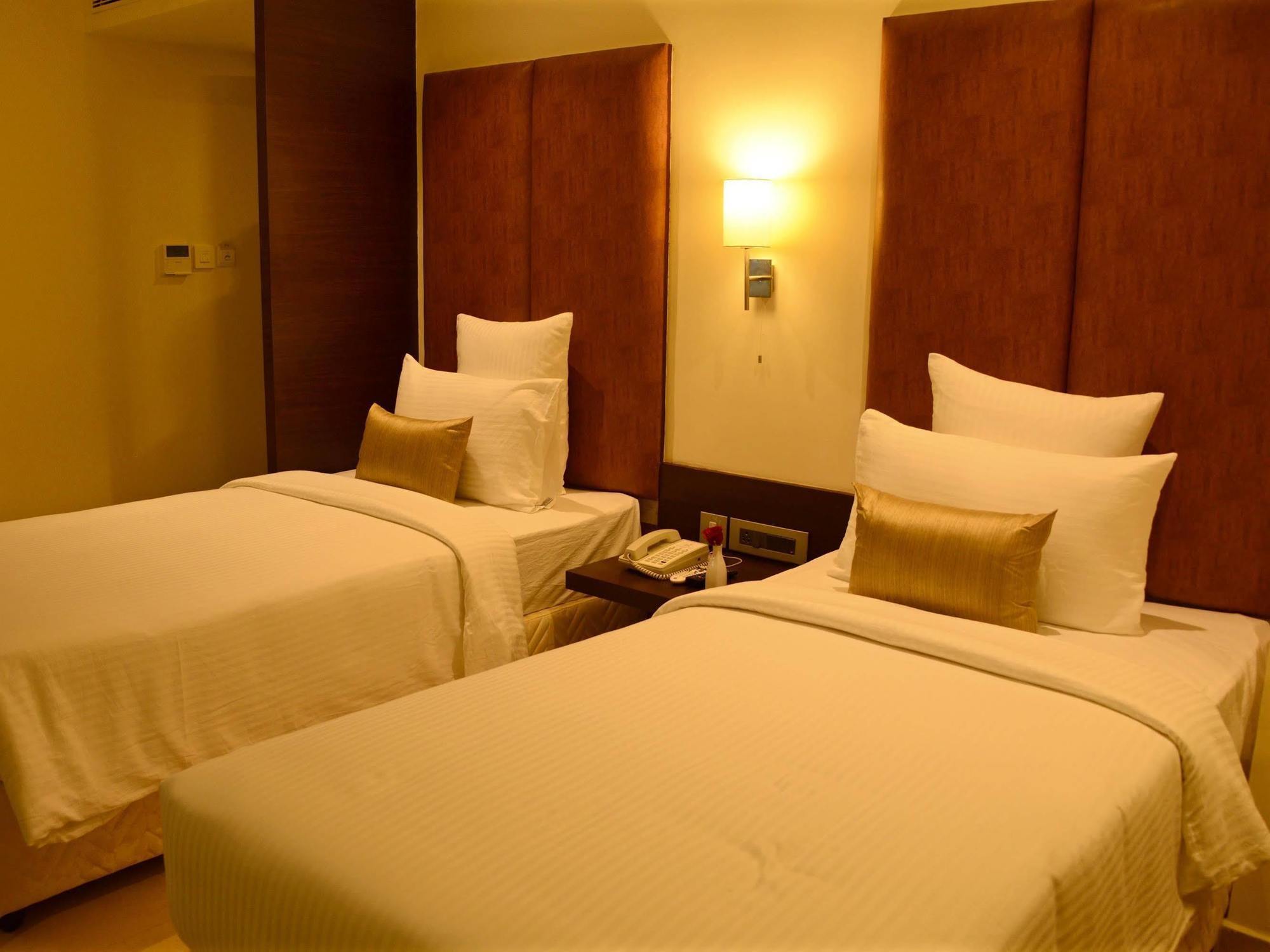 Blu Iris Hotel Csennai Kültér fotó
