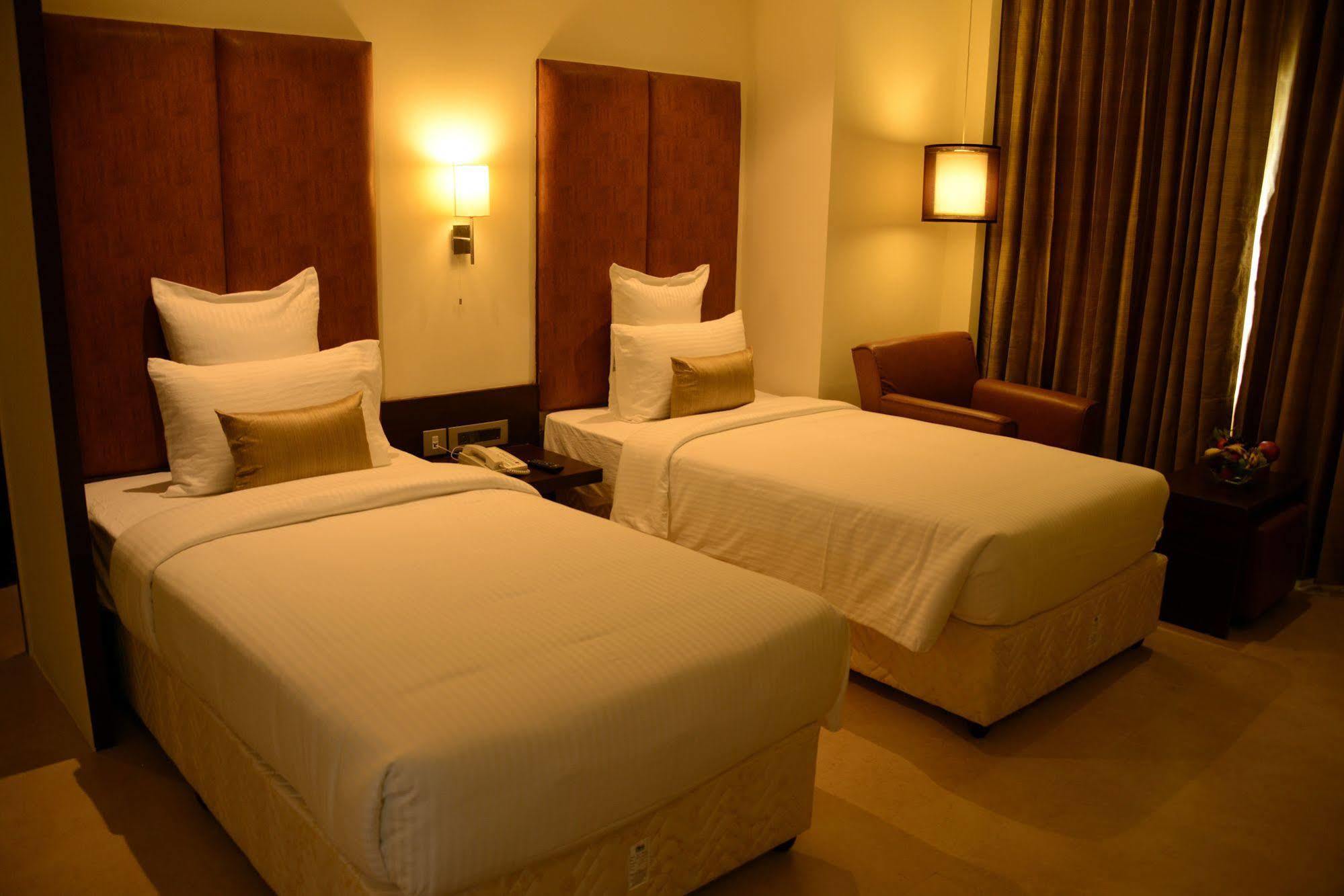 Blu Iris Hotel Csennai Kültér fotó