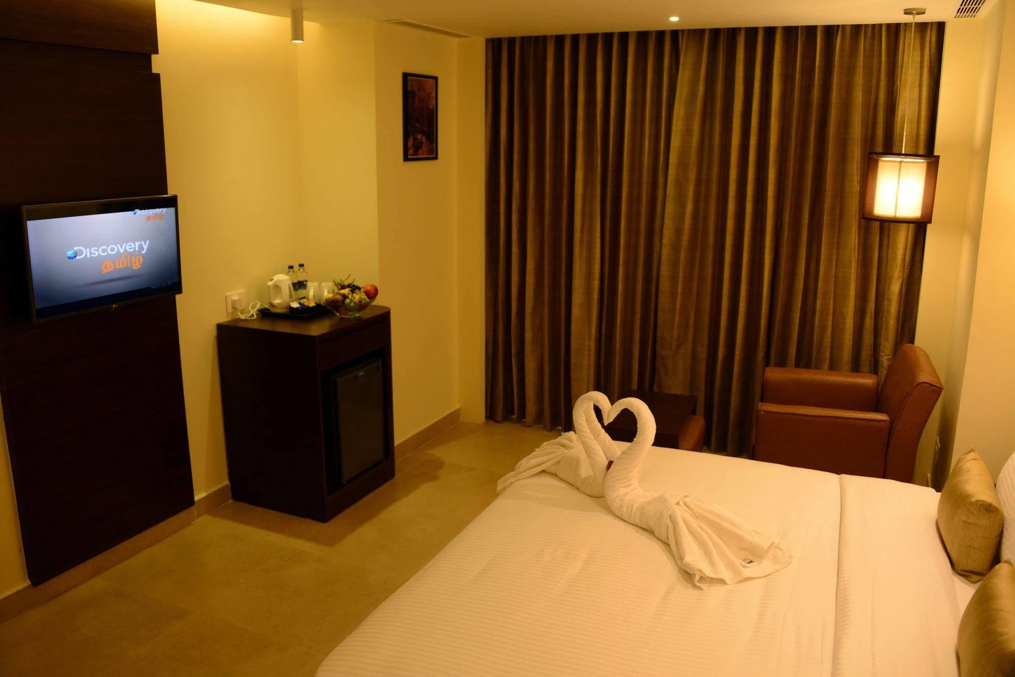Blu Iris Hotel Csennai Kültér fotó