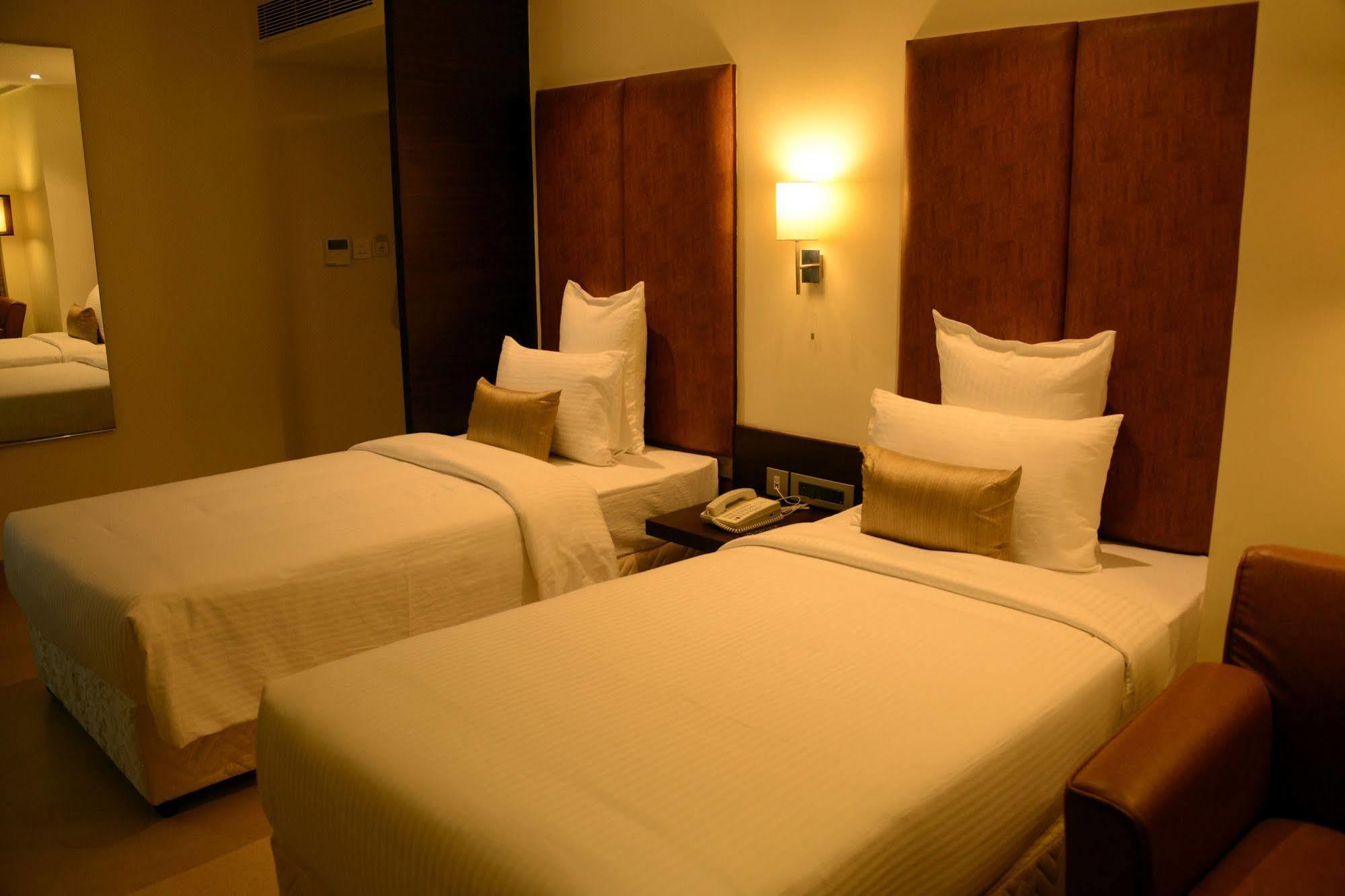 Blu Iris Hotel Csennai Kültér fotó